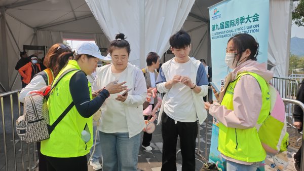 股票配资相关网址 月季洲留下青春的模young